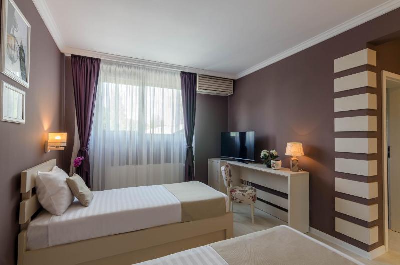 Double or Twin Room image 2