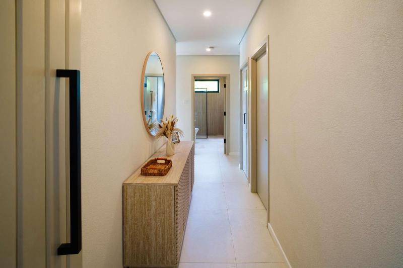 Caribbean Luxury 2BR Walk to Beach Sky Pool Deck - image 9