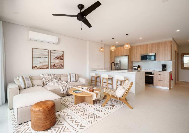 Caribbean Luxury 2BR Walk to Beach Sky Pool Deck - image 6