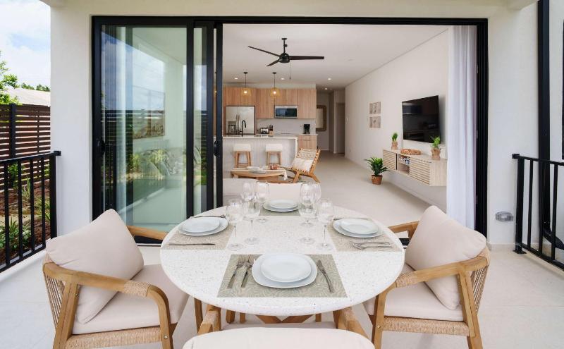 Caribbean Luxury 2BR Walk to Beach Sky Pool Deck - image 10