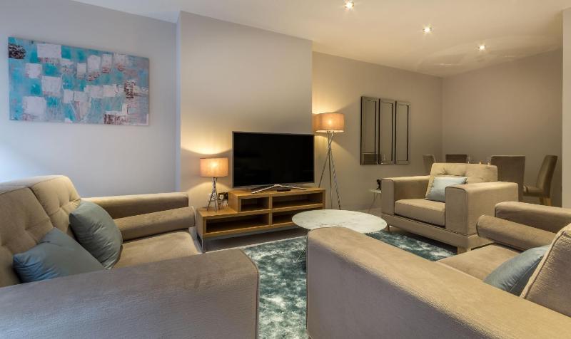 Superior Apartment image 3