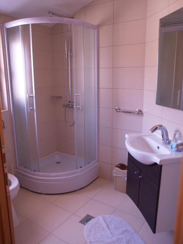 Standard Triple Room image 2