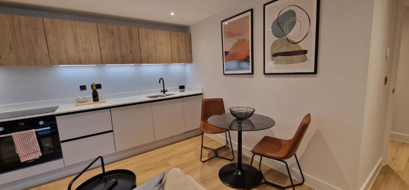 Open Mind Property - New Build 1 Bed with Free Parking - image 5