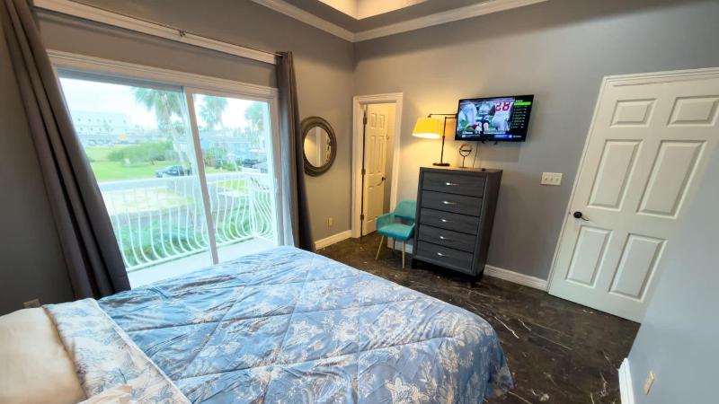 100 Steps to Beach Great Value Pool apts - image 31