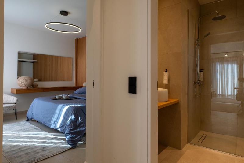 Elektra Roof Top Suite - image 23