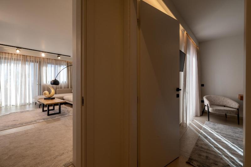 Elektra Roof Top Suite - image 45