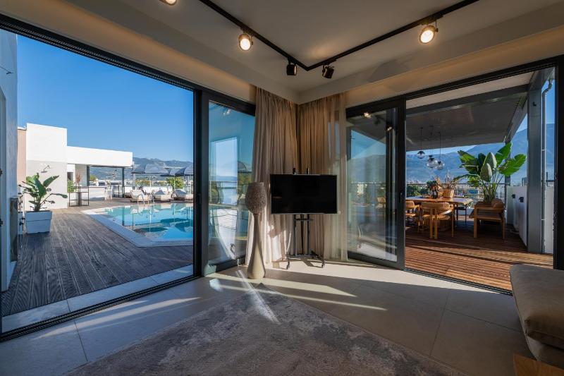 Elektra Roof Top Suite - image 17