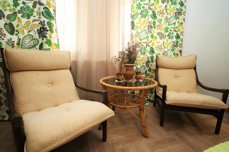 Family Room with Street View image 2