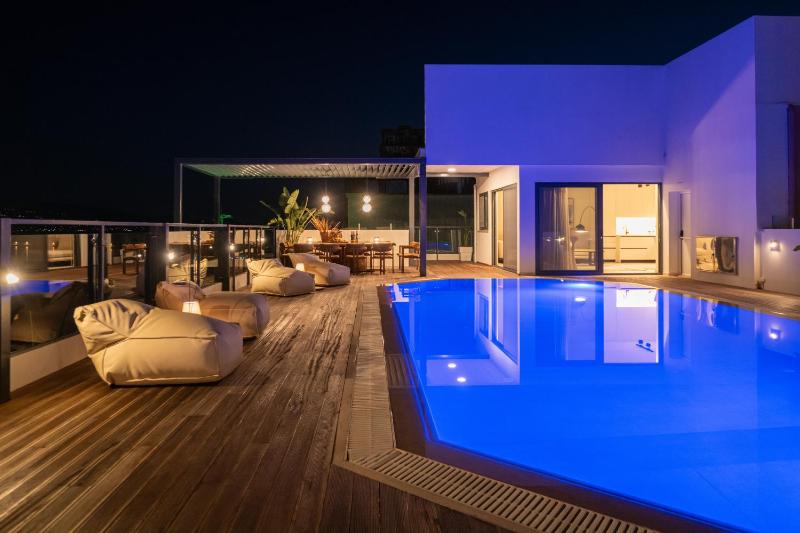 Elektra Roof Top Suite - image 21