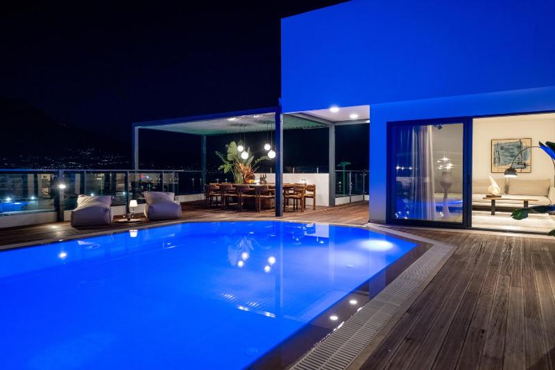 Elektra Roof Top Suite - image 8