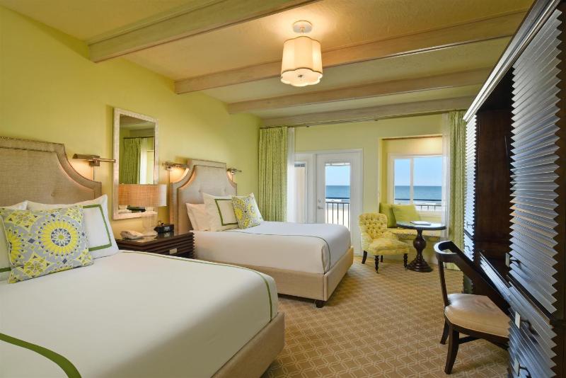 Superior Ocean Front King or Queen room image 1