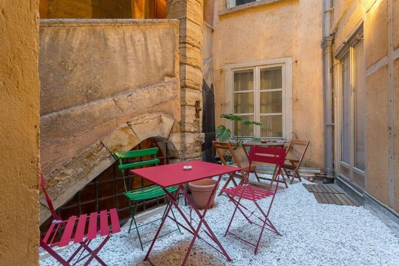 Studio Apartment image 4