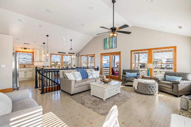Spacious KDH Getaway with Views Near Beach & Shops - image 45
