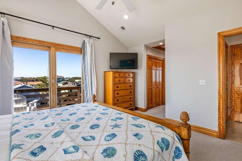 Spacious KDH Getaway with Views Near Beach & Shops - image 50