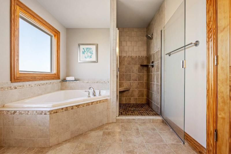 Spacious KDH Getaway with Views Near Beach & Shops - image 41