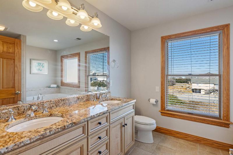 Spacious KDH Getaway with Views Near Beach & Shops - image 18