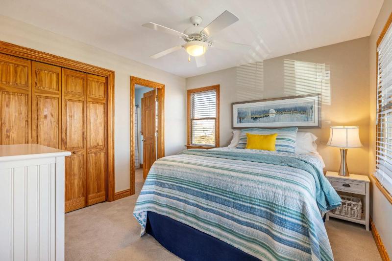Spacious KDH Getaway with Views Near Beach & Shops - image 44