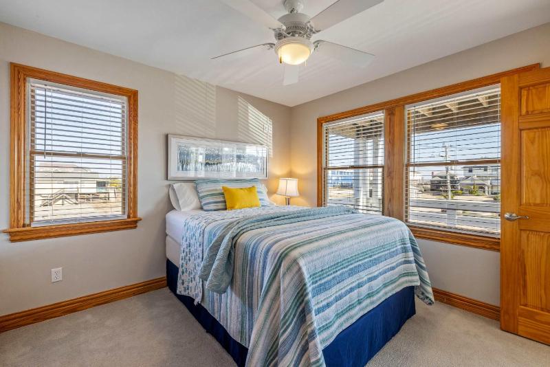 Spacious KDH Getaway with Views Near Beach & Shops - image 47
