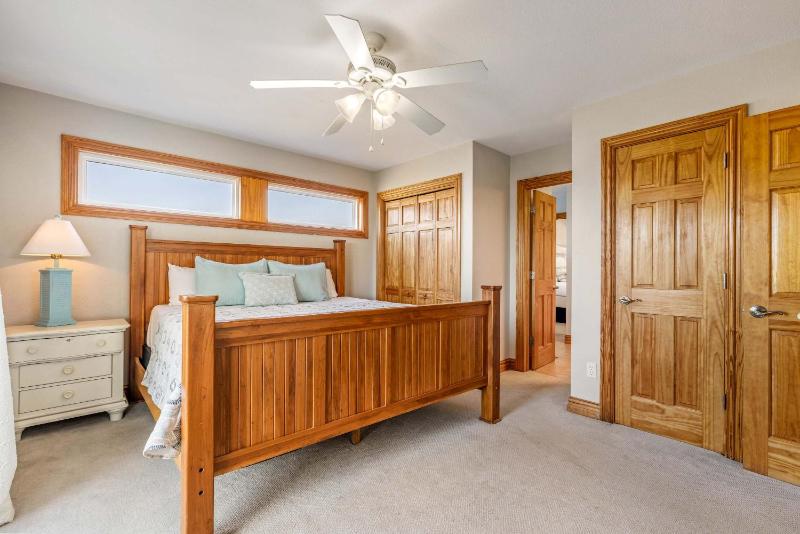 Spacious KDH Getaway with Views Near Beach & Shops - image 25