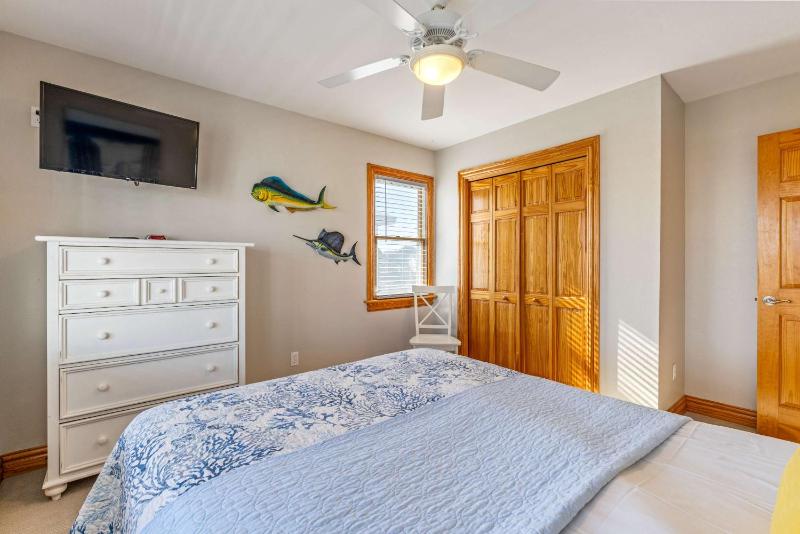 Spacious KDH Getaway with Views Near Beach & Shops - image 48