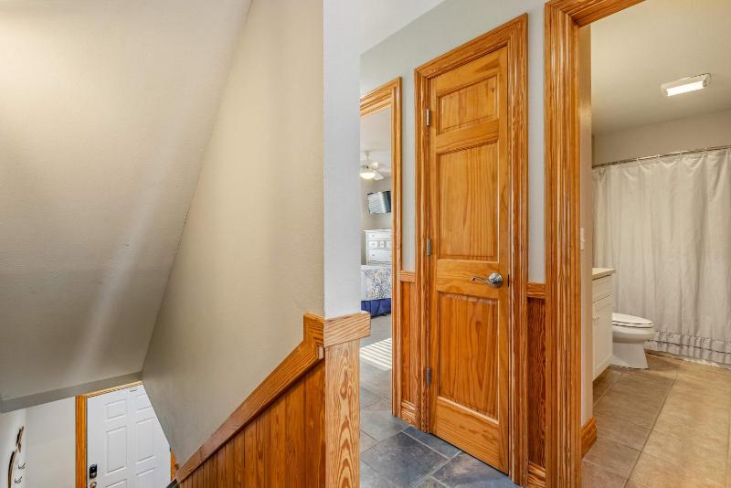 Spacious KDH Getaway with Views Near Beach & Shops - image 40