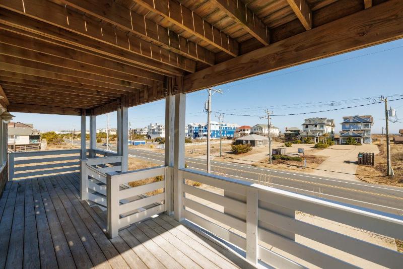 Spacious KDH Getaway with Views Near Beach & Shops - image 13