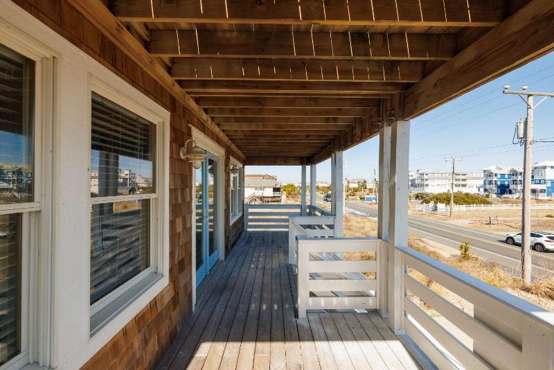 Spacious KDH Getaway with Views Near Beach & Shops - image 3