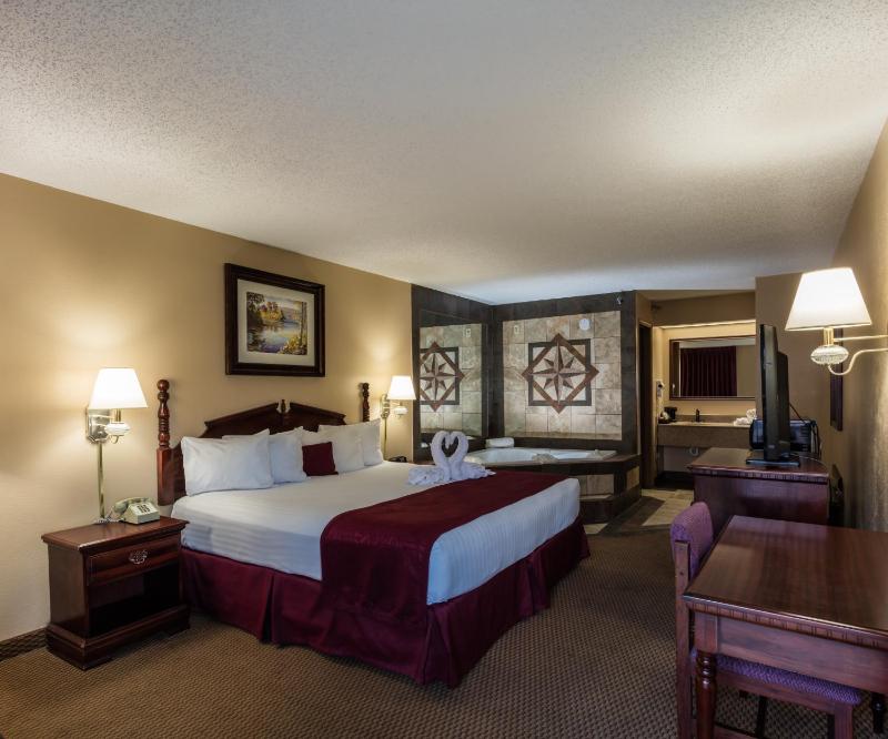  Plush King Bed with Jacuzzi (Ground Level) image 3