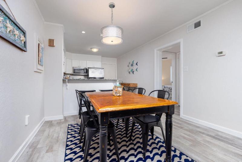 Beachfront Condo with Ocean Views and Pool Access - image 17