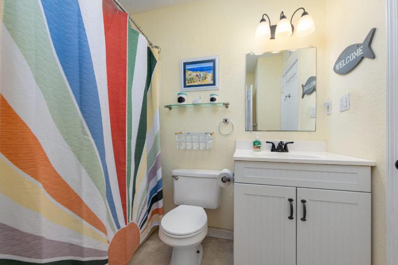 Beachfront Condo with Ocean Views and Pool Access - image 32