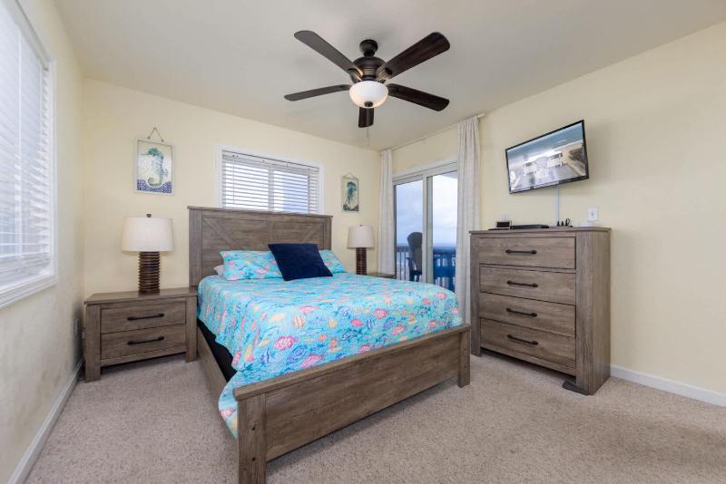 Beachfront Condo with Ocean Views and Pool Access - image 26
