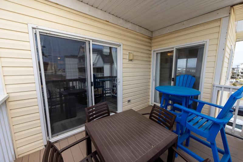 Beachfront Condo with Ocean Views and Pool Access - image 28