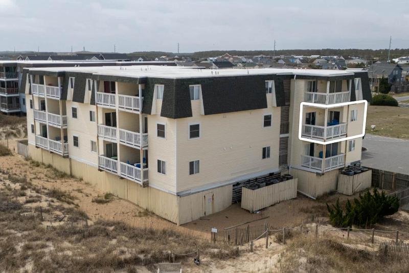 Beachfront Condo with Ocean Views and Pool Access - image 27