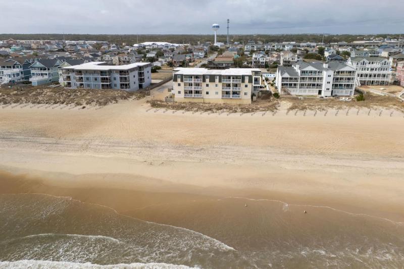 Beachfront Condo with Ocean Views and Pool Access - image 23