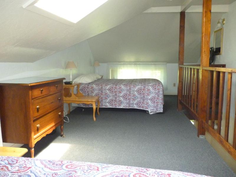 One-Bedroom Suite with Private Bath image 2