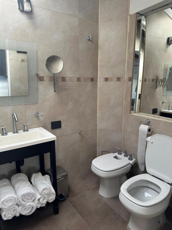 Apartamento hasta 4 personas con jardin parrilla y estacionamiento gratuito Ubicado cerca de la ciudad y a 20 minutos del cerro Catedral - image 2