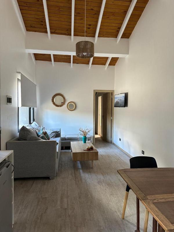 Apartamento hasta 4 personas con jardin parrilla y estacionamiento gratuito Ubicado cerca de la ciudad y a 20 minutos del cerro Catedral - image 11