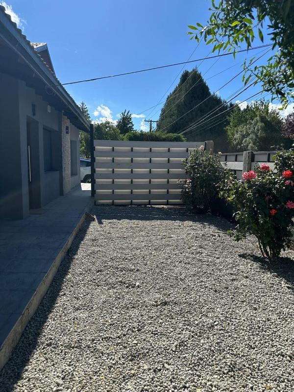 Apartamento hasta 4 personas con jardin parrilla y estacionamiento gratuito Ubicado cerca de la ciudad y a 20 minutos del cerro Catedral - image 8
