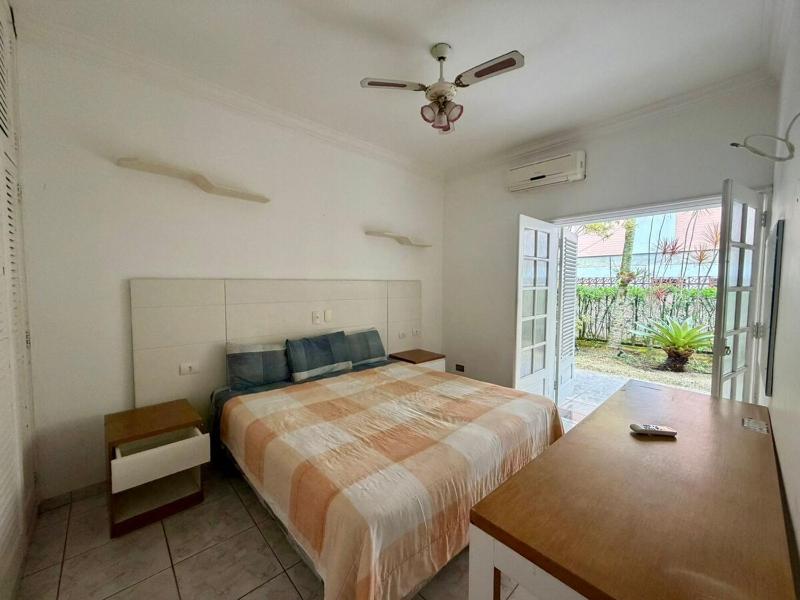 Bela casa em Guarujá à 300 metros da praia - image 12