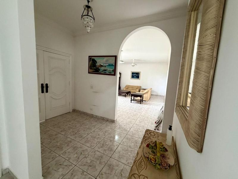 Bela casa em Guarujá à 300 metros da praia - image 8