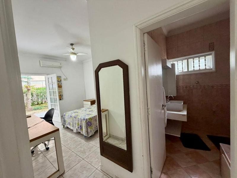 Bela casa em Guarujá à 300 metros da praia - image 11