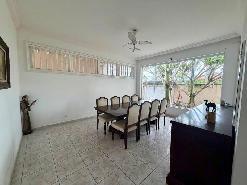 Bela casa em Guarujá à 300 metros da praia - image 6
