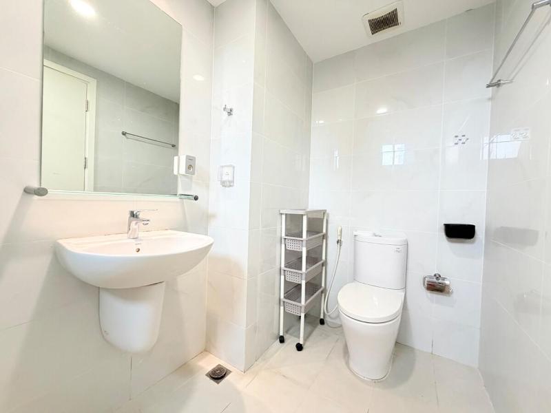 Corner Apartment with Cozy & Relaxing Vibe - image 16
