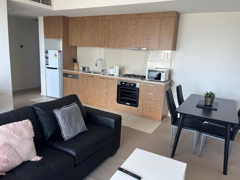 Tasha's Apartments on Morphett - image 12