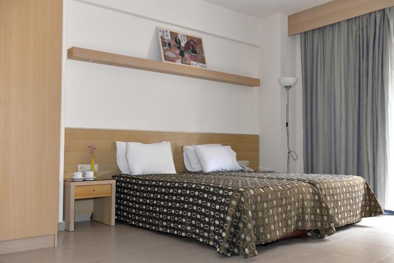 Standard Twin Room image 1