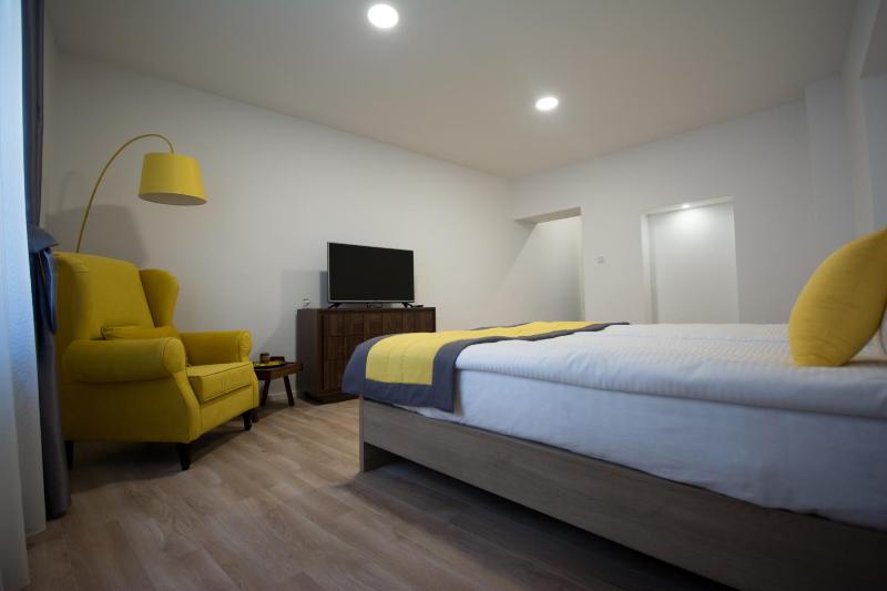 Double or Twin Room image 3