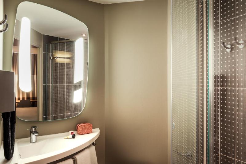 Standard Double Room with Sofa Bed image 2