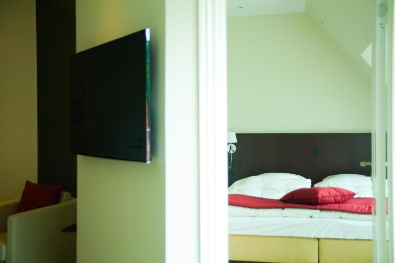 Superior Suite with Spa Bath image 4