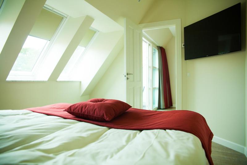 Superior Suite with Spa Bath image 3