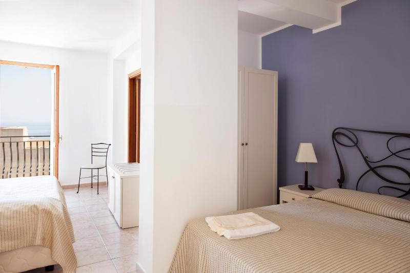 Double Room with Sea View image 2